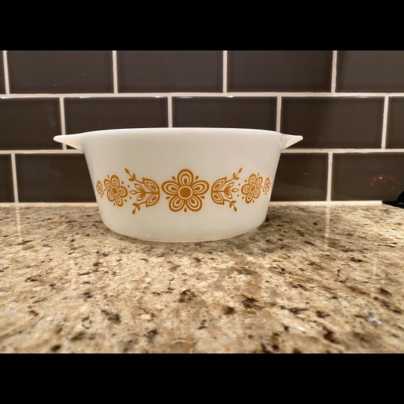 Vintage Pyrex Casserole Dish Gold Flowers - Picture 3 of 8